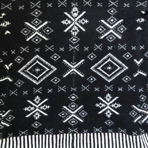 NWT Old Navy Black Pattern Open Front Geometric Knit Cardigan Sweater Small - Picture 2 of 5